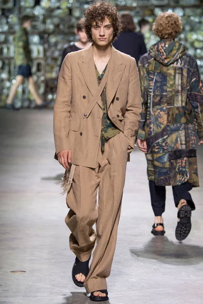 Look 27